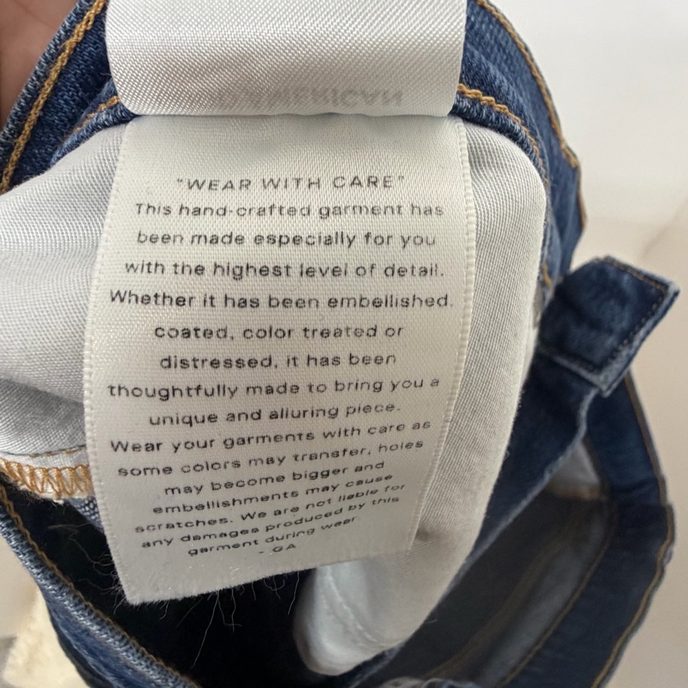 Good American Good 90s Distressed Cut Off Style Shorts Womans 14/32 NWT - Picture 15 of 16